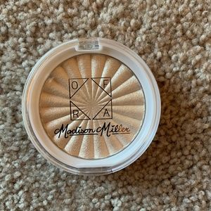 Ofra x Madison Miller Moondance Highlight